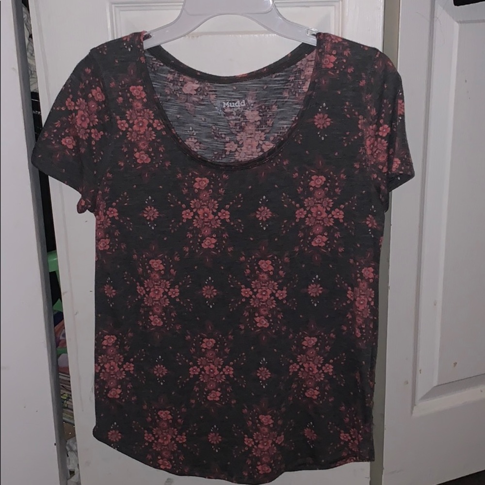 A floral mudd tee